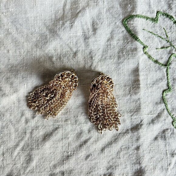 Vtg Gold Tassel Chain Clip On Dangle Earrings Japan Statement Night Out Dress Up - Picture 12 of 12